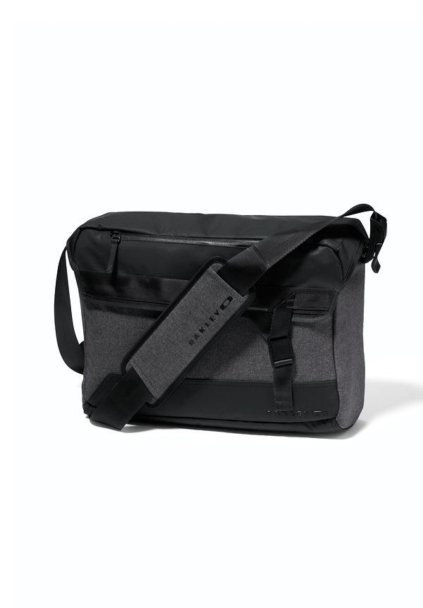 Oakley Halifax Courier Bag - £27.49 | Oakley Luggage & Backpacks ...